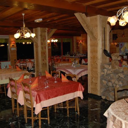 Hotel De La Couronne Mijoux Eksteriør billede
