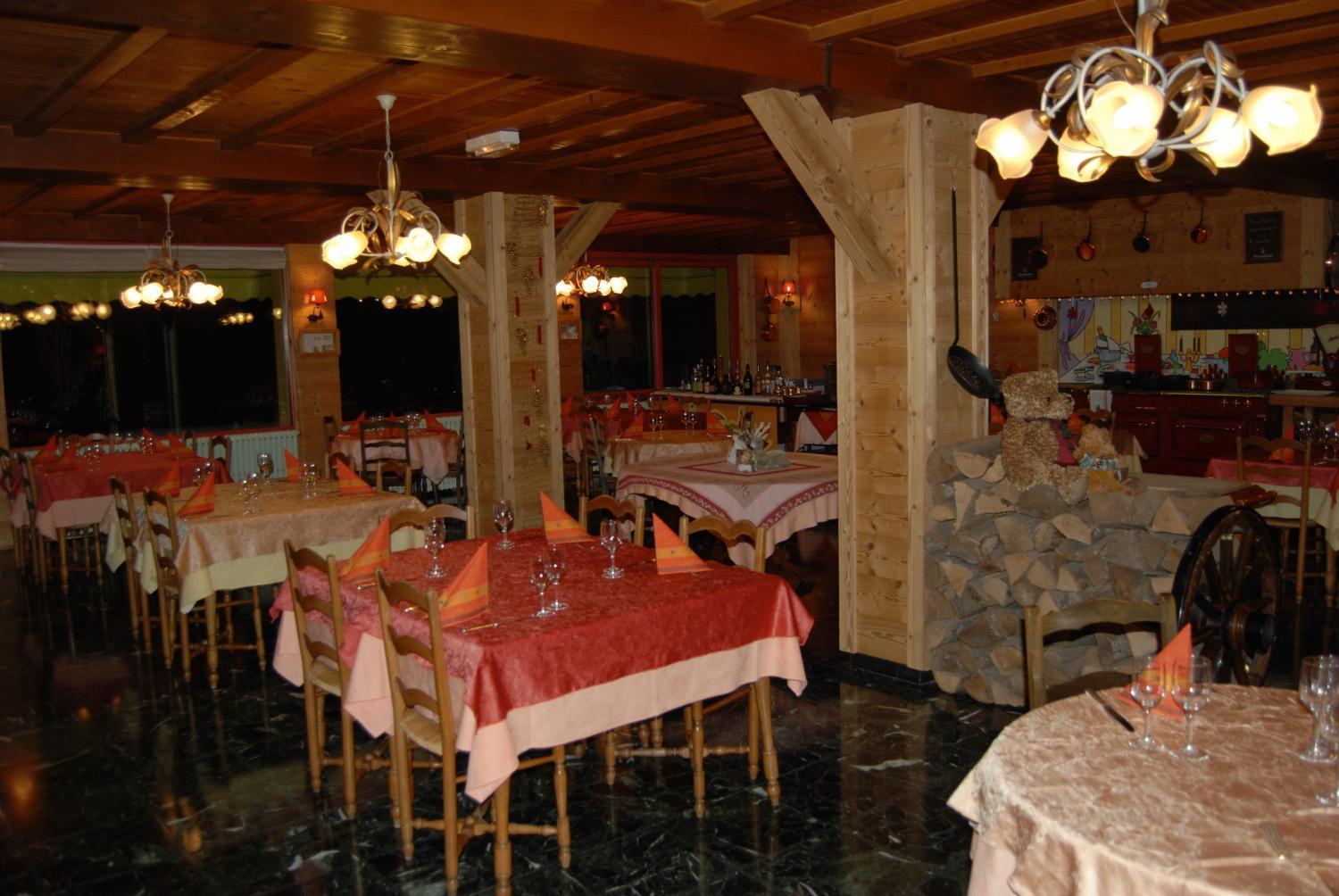 Hotel De La Couronne Mijoux Eksteriør billede
