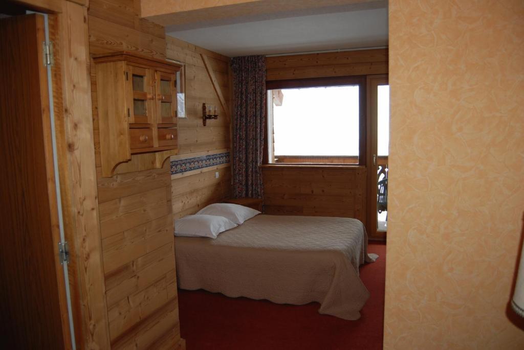 Hotel De La Couronne Mijoux Eksteriør billede